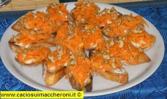 bruschette-con-zola-carote-e-noci