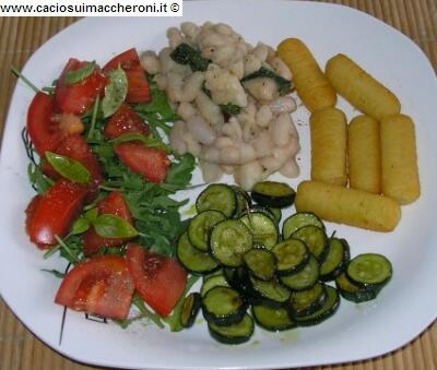 Zucchine al rosmarino con crocchettine di patate